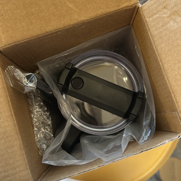 NEW Victoria’s Secret VSX Limited Edition 40 oz Stainless Steel Water Bottle - Picture 9 of 11